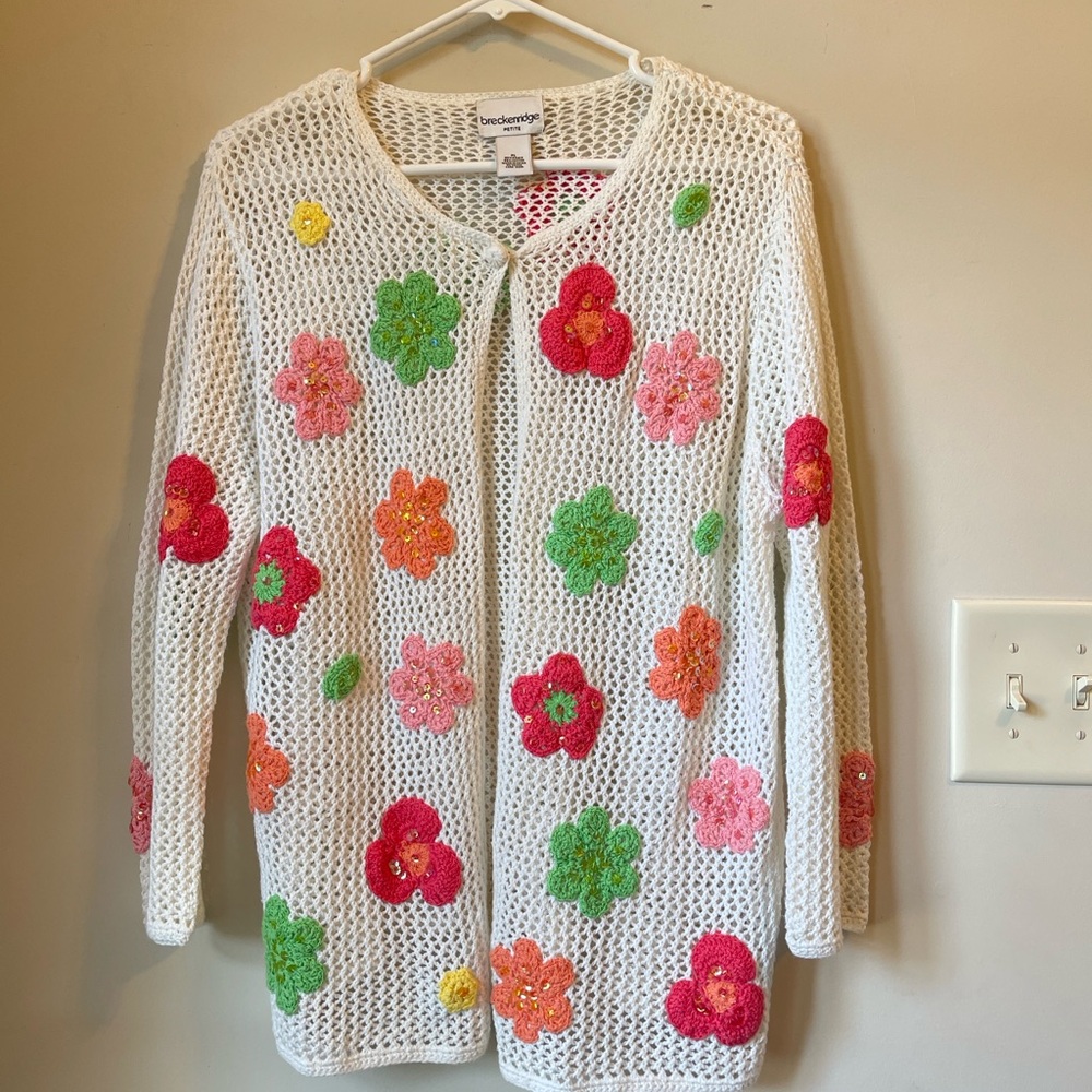 BRECKENRIDGE Petite White Open Crochet Weave Sweater Appliqué Flowers And Sequin